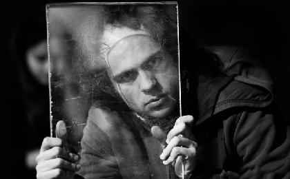 بابک حمیدیان در کمی تاب بخوریم