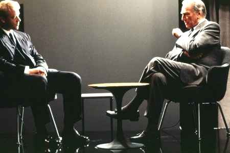 نفوذی: ذهن هوشیار جامعه